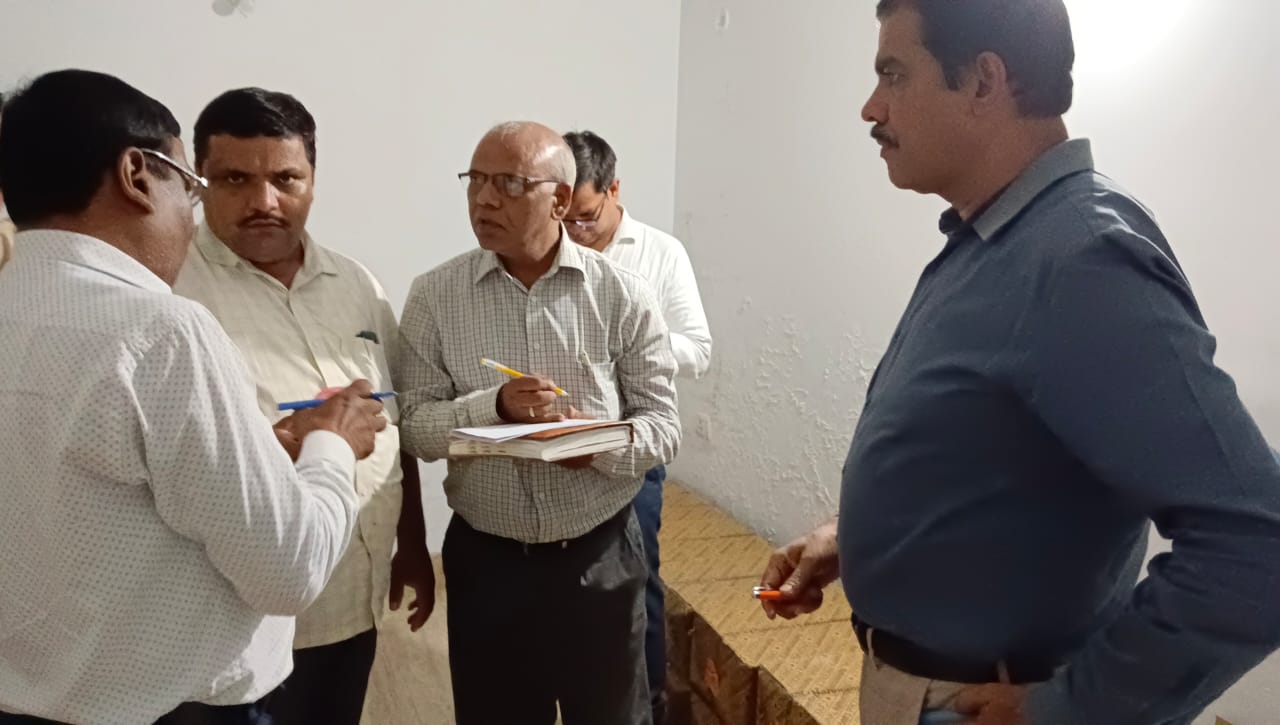 एक बार फिर डॉक्टर बहादुर की क्लीनिक व आवास पर स्वास्थ विभाग की संयुक्त टीम ने मारा छापा, डाक्टर बहादुर खां रहे मौके से रहे नदारद, #UpTalkNews