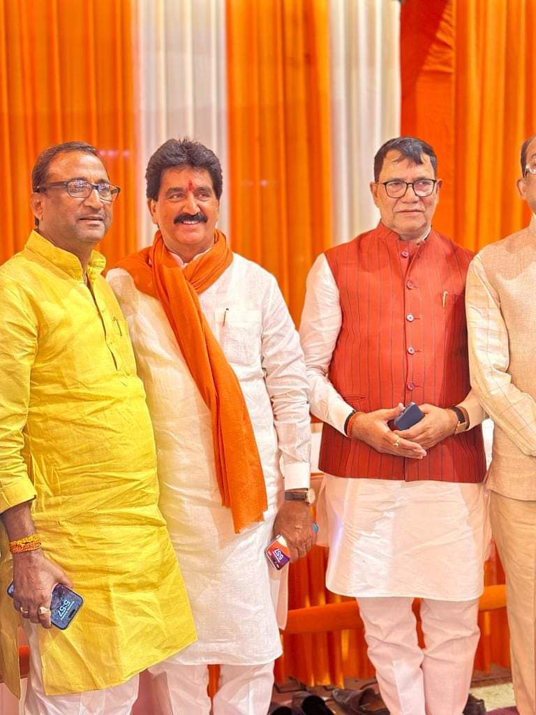 श्रद्धा और विश्वास का प्रतीक है शिव व पार्वती जी -शांतनु जी महराज