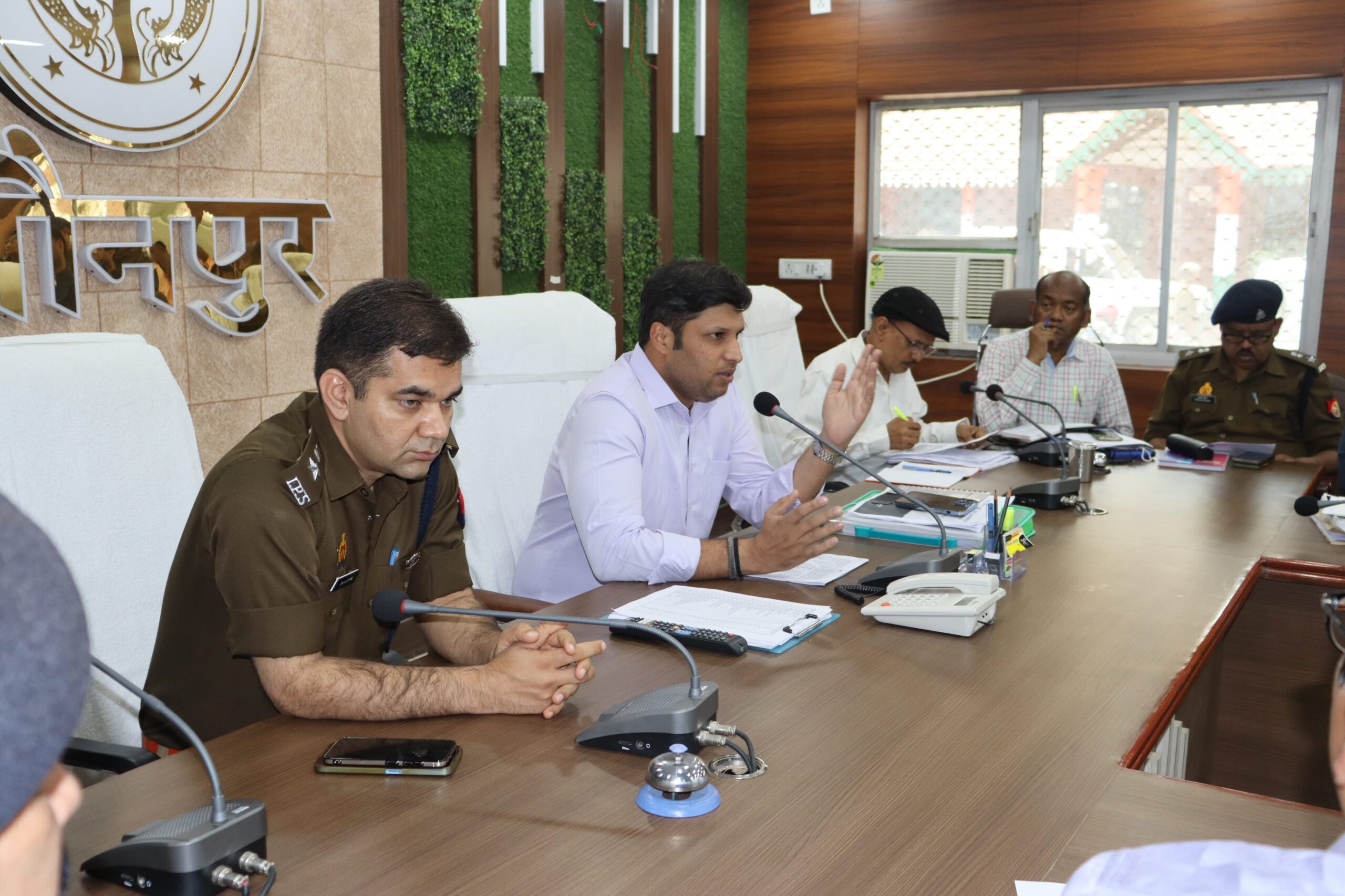 डीएम ने लोकसभा निर्वाचन-2024 की तैयारियो के सम्बंध में समस्त नोडल अधिकारियों के साथ बैठक 