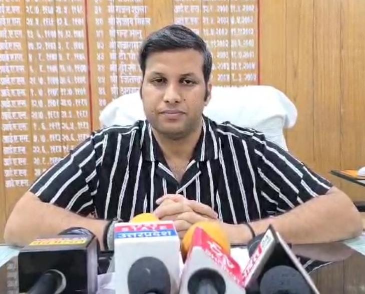 डीएम की विकास कार्यक्रमों की समीक्षा बैठक में बीडीओ धर्मापुर और जलालपुर को लापरवाही और बरतने के आरोप में दी गई विशेष प्रतिकूल प्रविष्टि, #UpTalkNews
