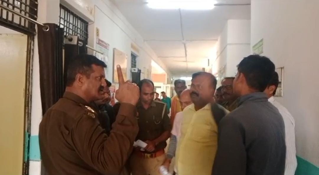 पुलिस हिरासत में युवक ने क्यों खाया जहर,परिजन क्या लगा रहे है आरोप,#jaunpurnews